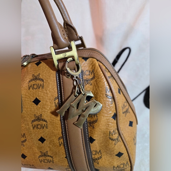 💯 Authentic MCM Cognac Visetos and Leather Top Handle Handbag - Picture 12 of 15